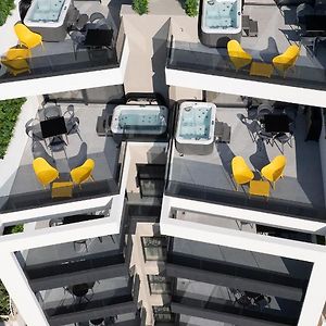 Lux&Easy Athens Metro Suites